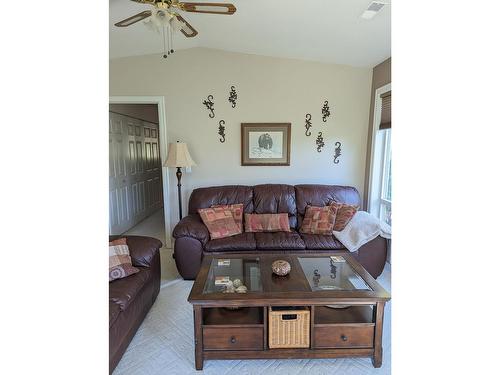 2309 5Th Ave, Castlegar, BC - Indoor Photo Showing Living Room