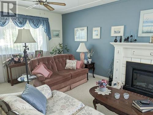 2309 5Th  Avenue, Castlegar, BC - Indoor Photo Showing Living Room With Fireplace