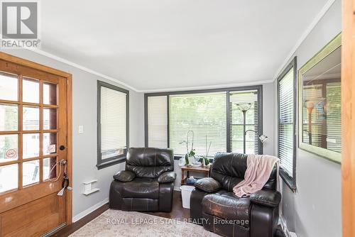 2 Mountain Brow Boulevard, Hamilton, ON - Indoor Photo Showing Living Room