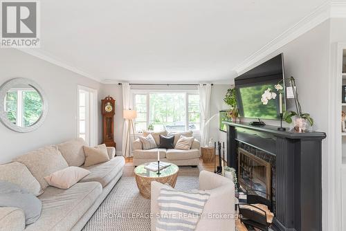 2 Mountain Brow Boulevard, Hamilton, ON - Indoor Photo Showing Living Room With Fireplace