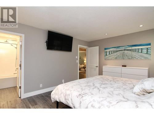 1131 Mountain Highway, North Vancouver, BC - Indoor Photo Showing Bedroom