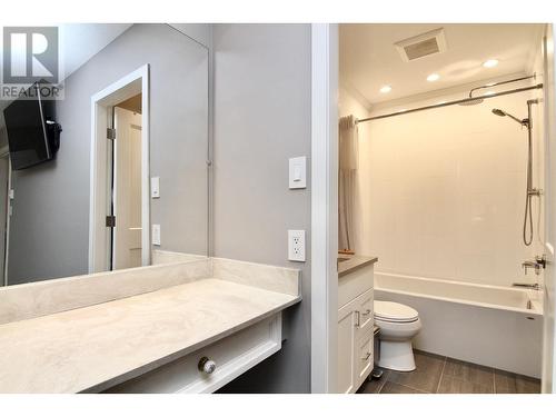 1131 Mountain Highway, North Vancouver, BC - Indoor Photo Showing Bathroom