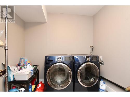 1131 Mountain Highway, North Vancouver, BC - Indoor Photo Showing Laundry Room