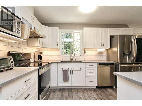 1131 Mountain Highway, North Vancouver, BC - Indoor Photo Showing Kitchen