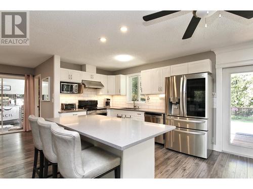 1131 Mountain Highway, North Vancouver, BC - Indoor Photo Showing Kitchen With Upgraded Kitchen