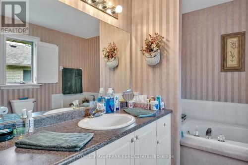 89 Navigators Trail, Kawartha Lakes (Bobcaygeon), ON - Indoor Photo Showing Bathroom