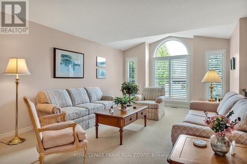 89 Navigators Trail, Kawartha Lakes (Bobcaygeon), ON - Indoor Photo Showing Living Room