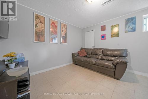 33 Morgan Avenue, Toronto W07, ON - Indoor Photo Showing Living Room