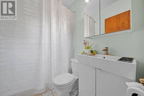 33 Morgan Avenue, Toronto W07, ON - Indoor Photo Showing Bathroom