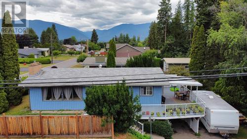 337 20Th  Avenue, Creston, BC - Outdoor With Deck Patio Veranda