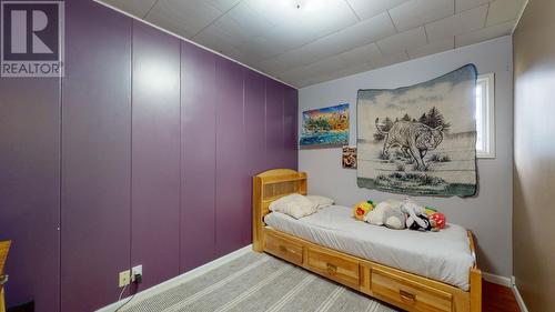 337 20Th  Avenue, Creston, BC - Indoor Photo Showing Bedroom