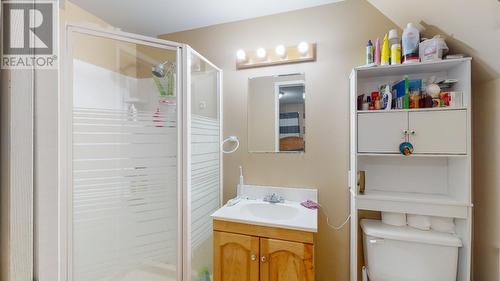 337 20Th  Avenue, Creston, BC - Indoor Photo Showing Bathroom