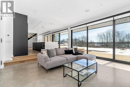 16 Bayswater Road, Quinte West, ON - Indoor Photo Showing Living Room