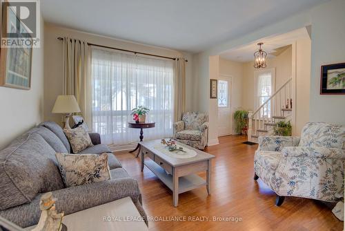 31 George Street, Westport, ON - Indoor Photo Showing Living Room