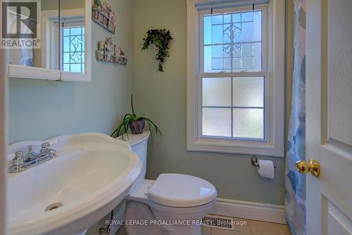 31 George Street, Westport, ON - Indoor Photo Showing Bathroom