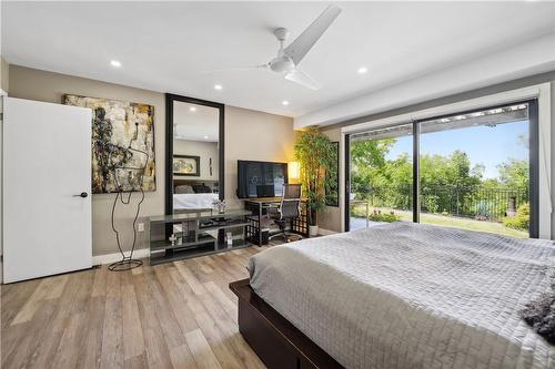 33 Leslie Drive, Stoney Creek, ON - Indoor Photo Showing Bedroom