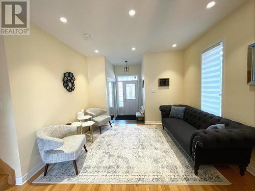 24 Accent Circle, Brampton (Northwest Sandalwood Parkway), ON - Indoor Photo Showing Living Room