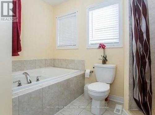 24 Accent Circle, Brampton (Northwest Sandalwood Parkway), ON - Indoor Photo Showing Bathroom