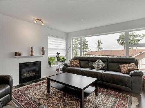 214-350 Island Hwy South, Campbell River, BC - Indoor Photo Showing Living Room With Fireplace