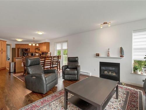 214-350 Island Hwy South, Campbell River, BC - Indoor Photo Showing Living Room With Fireplace