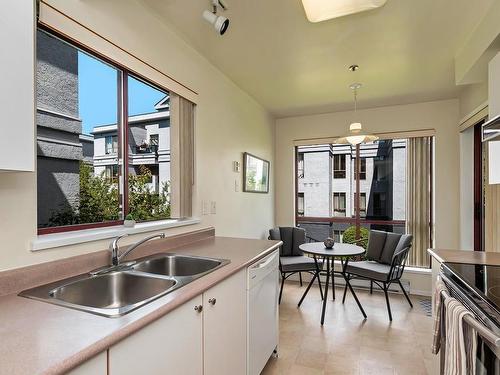 307-520 Dunedin St, Victoria, BC - Indoor Photo Showing Kitchen With Double Sink