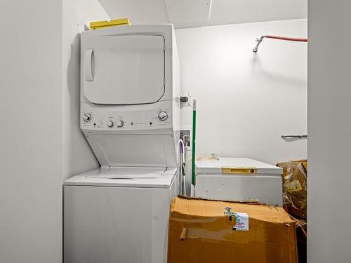 215-3070 Kilpatrick Ave, Courtenay, BC - Indoor Photo Showing Laundry Room