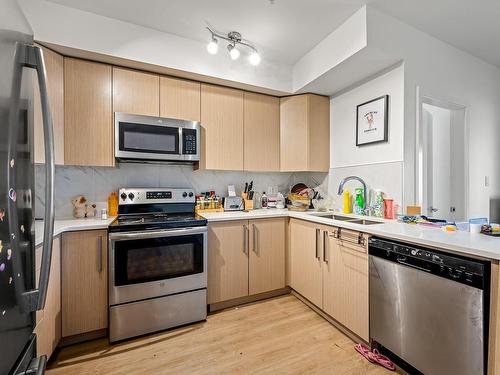 215-3070 Kilpatrick Ave, Courtenay, BC - Indoor Photo Showing Kitchen With Double Sink