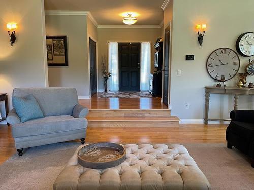 2210 Burgess Ave, Merritt, BC - Indoor Photo Showing Living Room