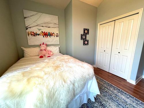 2210 Burgess Ave, Merritt, BC - Indoor Photo Showing Bedroom