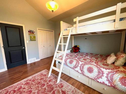 2210 Burgess Ave, Merritt, BC - Indoor Photo Showing Bedroom