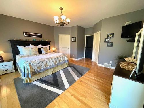 2210 Burgess Ave, Merritt, BC - Indoor Photo Showing Bedroom