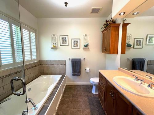 2210 Burgess Ave, Merritt, BC - Indoor Photo Showing Bathroom