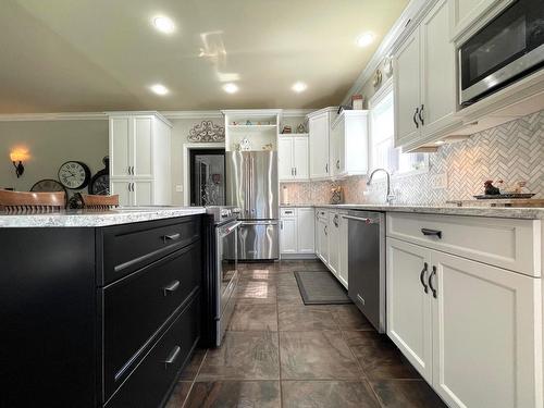 2210 Burgess Ave, Merritt, BC - Indoor Photo Showing Kitchen With Upgraded Kitchen