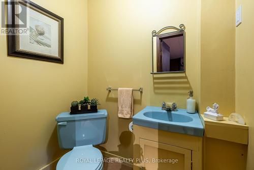 3389 Rockwood Drive, Burlington (Roseland), ON - Indoor Photo Showing Bathroom