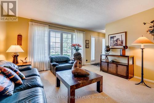 3389 Rockwood Drive, Burlington, ON - Indoor Photo Showing Living Room