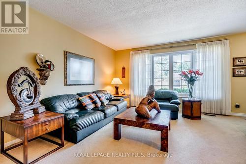 3389 Rockwood Drive, Burlington, ON - Indoor Photo Showing Living Room