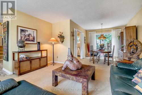 3389 Rockwood Drive, Burlington, ON - Indoor Photo Showing Living Room