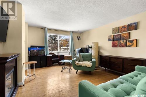 2105 5Th Avenue N, Regina, SK - Indoor Photo Showing Living Room