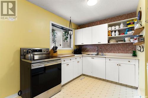 2105 5Th Avenue N, Regina, SK - Indoor Photo Showing Kitchen