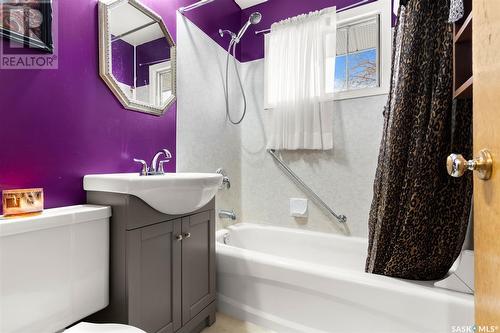 2105 5Th Avenue N, Regina, SK - Indoor Photo Showing Bathroom