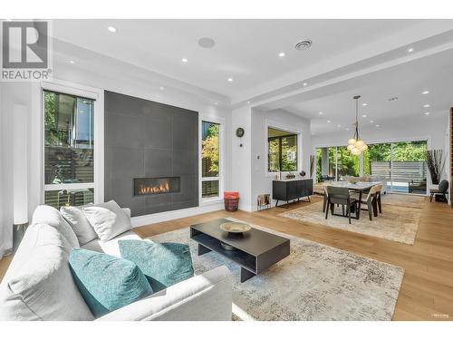 3602 Bluebonnet Road, North Vancouver, BC - Indoor Photo Showing Living Room With Fireplace