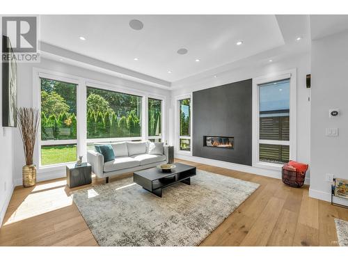 3602 Bluebonnet Road, North Vancouver, BC - Indoor Photo Showing Living Room With Fireplace