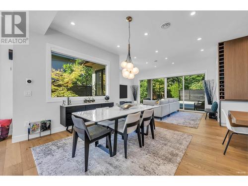 3602 Bluebonnet Road, North Vancouver, BC - Indoor Photo Showing Dining Room
