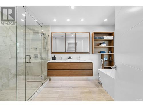 3602 Bluebonnet Road, North Vancouver, BC - Indoor Photo Showing Bathroom
