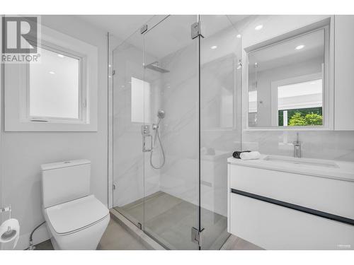 3602 Bluebonnet Road, North Vancouver, BC - Indoor Photo Showing Bathroom