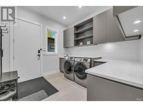 3602 Bluebonnet Road, North Vancouver, BC - Indoor Photo Showing Laundry Room