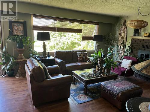 3812 Albrecht Road, Naramata, BC - Indoor Photo Showing Living Room With Fireplace