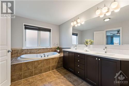 Luxury ensuite with roman tub - 284 Calaveras Avenue, Ottawa, ON - Indoor Photo Showing Bathroom