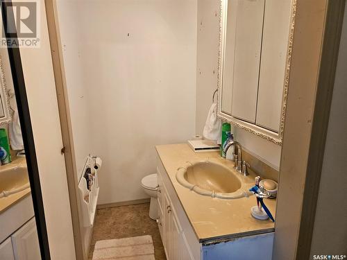 210 1St Street W, Frontier, SK - Indoor Photo Showing Bathroom