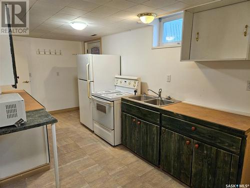 210 1St Street W, Frontier, SK - Indoor Photo Showing Kitchen With Double Sink